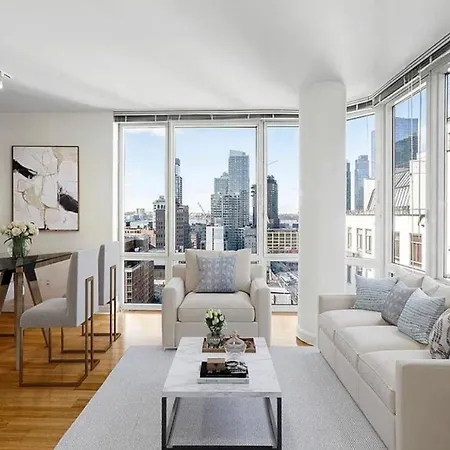 Central Park Apartment With Stunning Nyc Skyline View